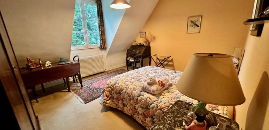 VENTE MAISON INDIVIDUELLE – 6 chambres – bureau – dressing – grand jardin – double garage