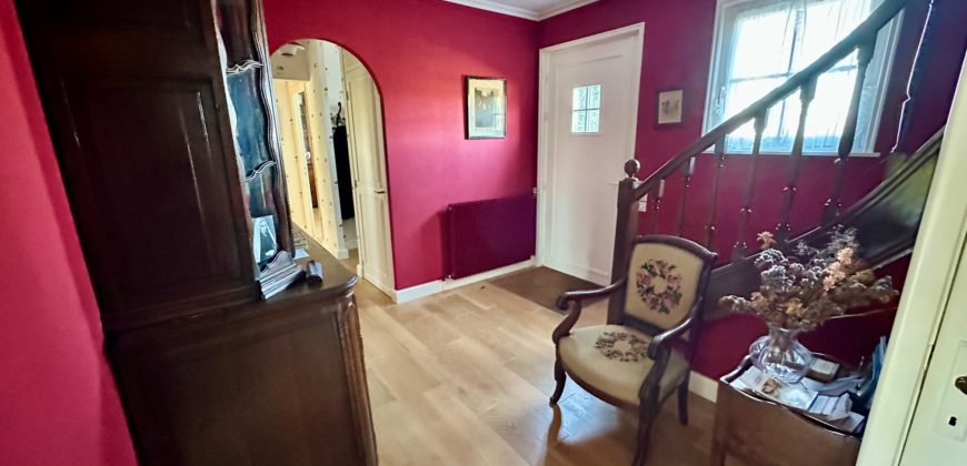 VENTE MAISON INDIVIDUELLE – 6 chambres – bureau – dressing – grand jardin – double garage