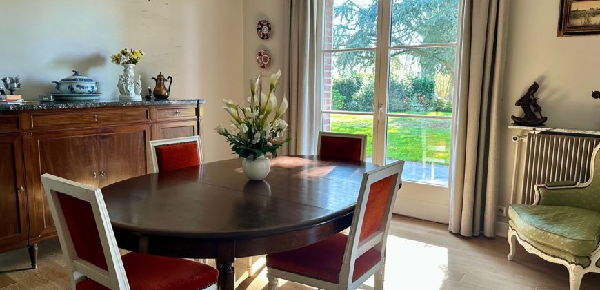 VENTE MAISON INDIVIDUELLE – 6 chambres – bureau – dressing – grand jardin – double garage