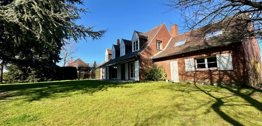 VENTE MAISON INDIVIDUELLE – 6 chambres – bureau – dressing – grand jardin – double garage