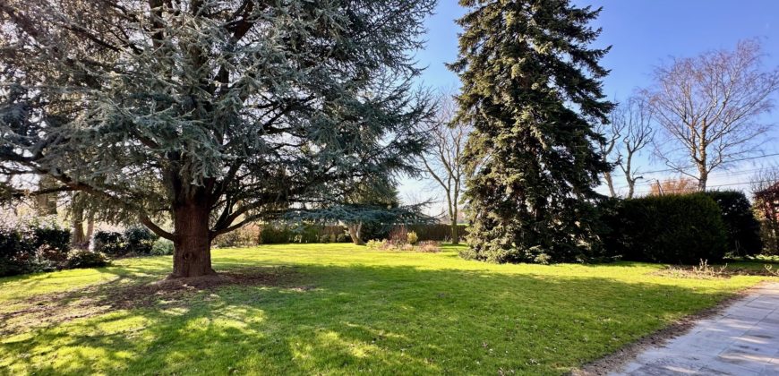 VENTE MAISON INDIVIDUELLE – 6 chambres – bureau – dressing – grand jardin – double garage