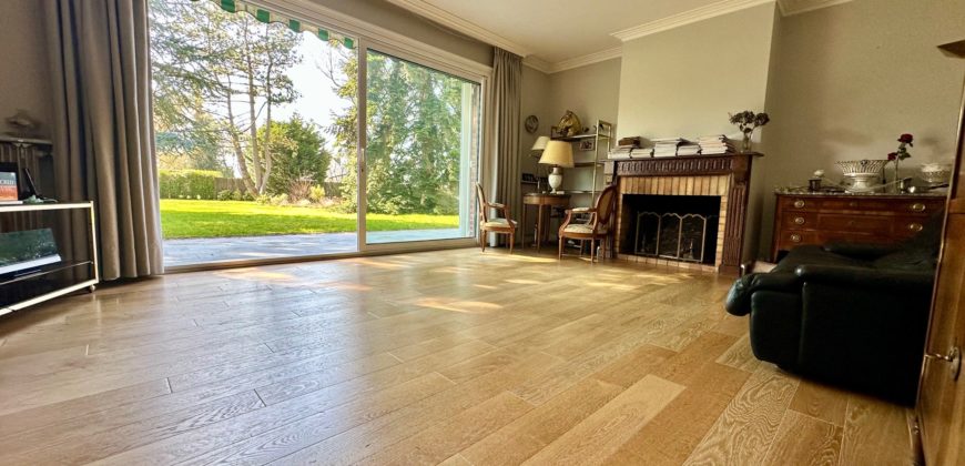 VENTE MAISON INDIVIDUELLE – 6 chambres – bureau – dressing – grand jardin – double garage