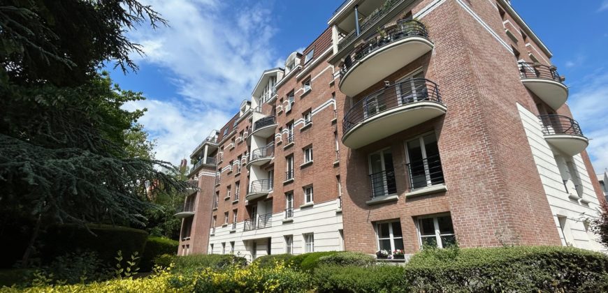 VENTE APPARTEMENT DUPLEX – DERNIER ETAGE – 3 CHAMBRES – BALCON ET PARKING