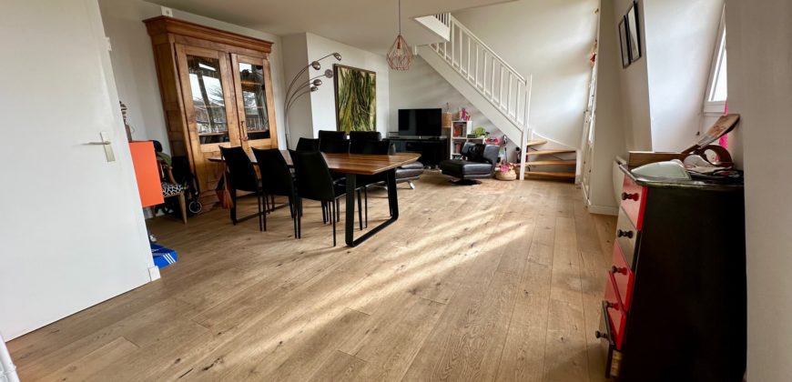 VENTE APPARTEMENT DUPLEX – DERNIER ETAGE – 3 CHAMBRES – BALCON ET PARKING