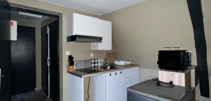 À louer – T2 meublé au dernier étage – Vieux Valenciennes