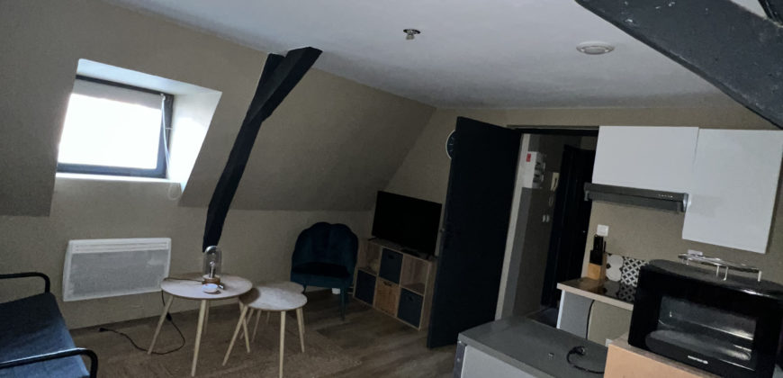 À louer – T2 meublé au dernier étage – Vieux Valenciennes
