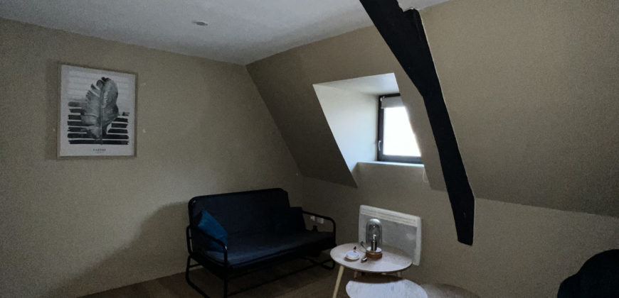 À louer – T2 meublé au dernier étage – Vieux Valenciennes